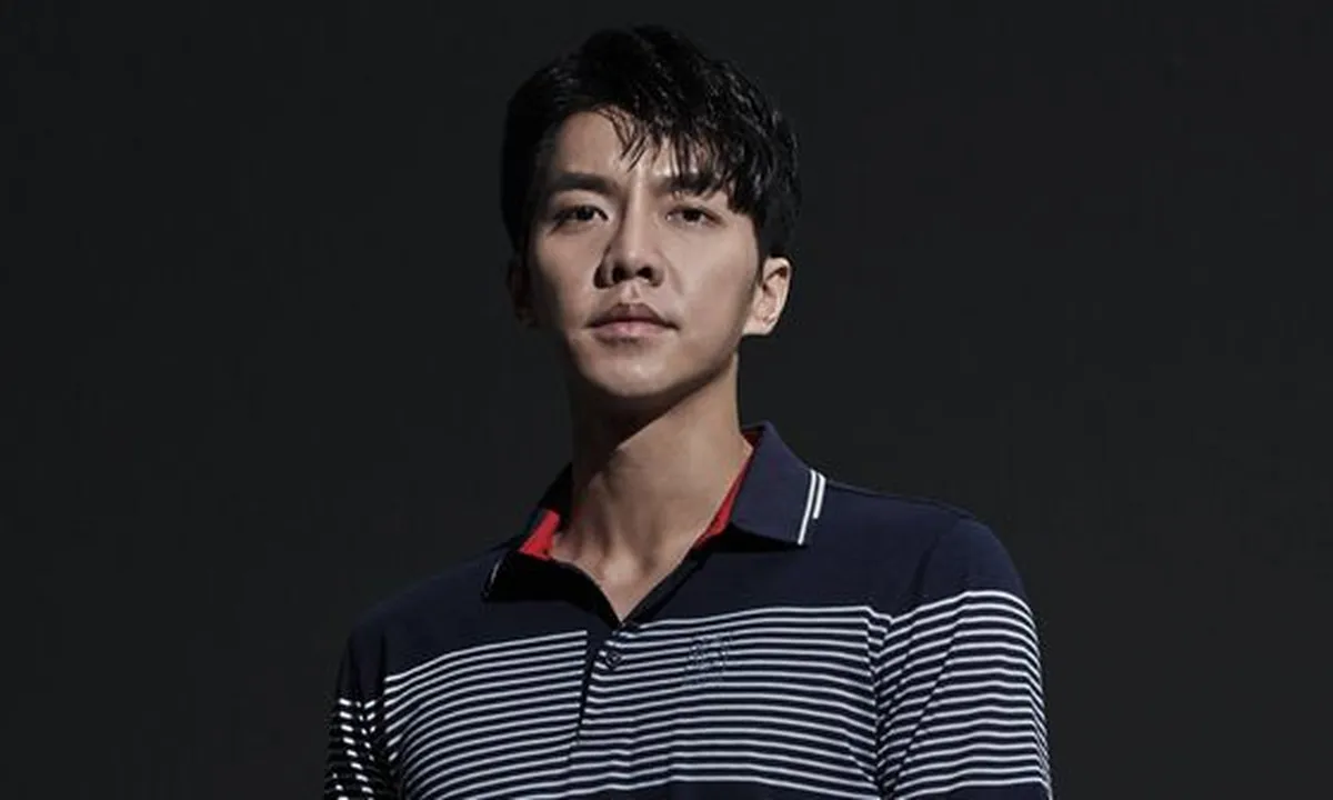 Dari Indonesia, Lee Seung Gi Santai Naik Motor di Bangkok