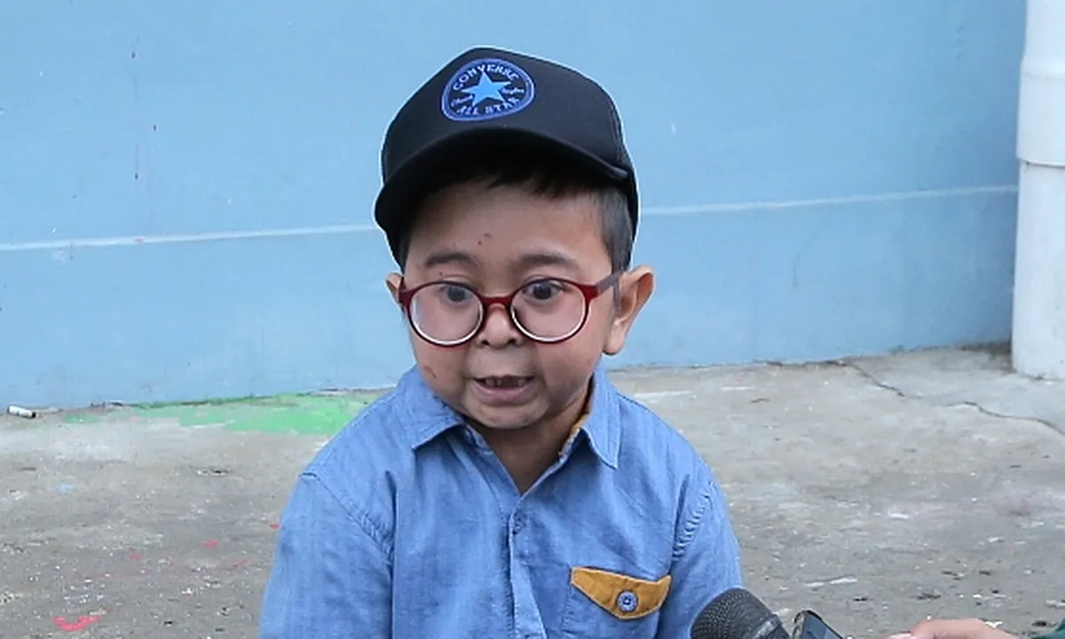 Daus Mini Jadi Model Video Klip Ezy Syahrir