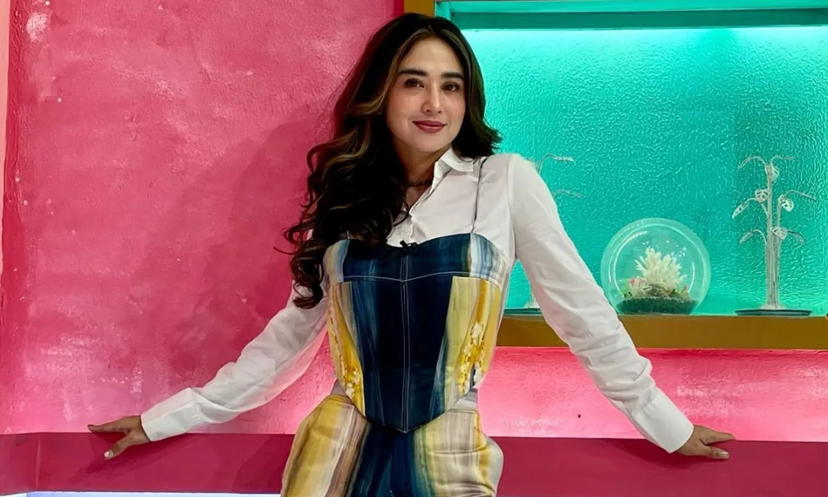 Dewi Perssik Akui Akan Menikah dengan Rully Tahun Ini