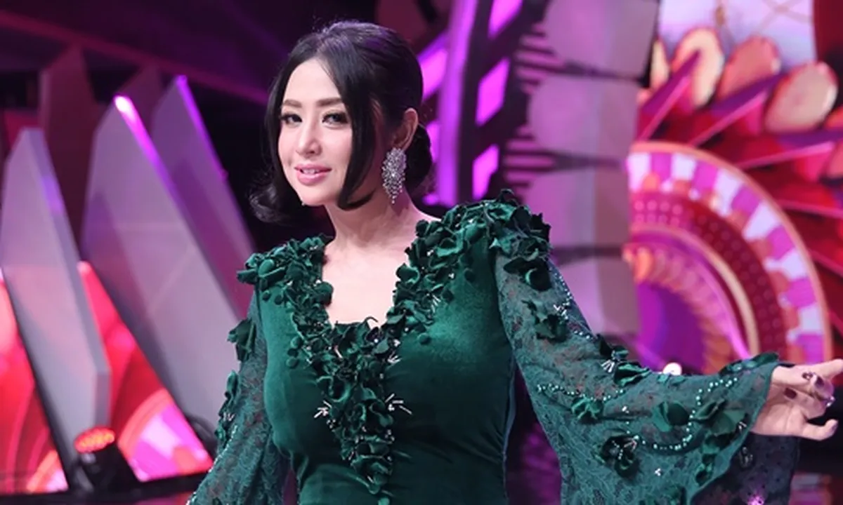 Dewi Perssik Mendadak Singgung Soal Beda Manusia dan Anjing, Sindir Siapa?