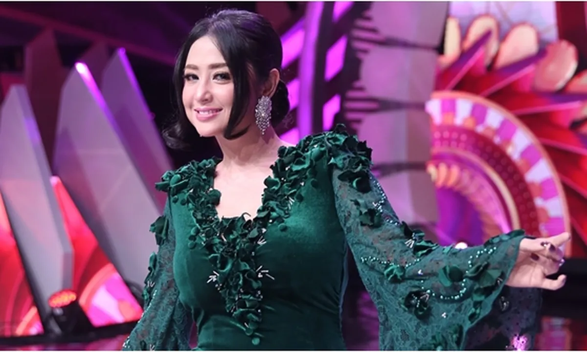 Dewi Perssik Selalu Punya Gaya Baru Agar Suami Nggak Bosen