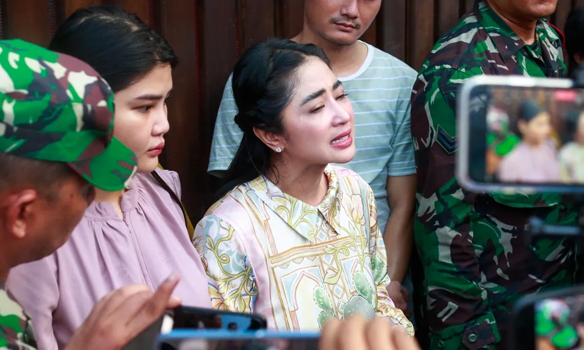 Dewi Perssik Tantang Saiful Jamil Laporkan Dirinya Ke Polisi