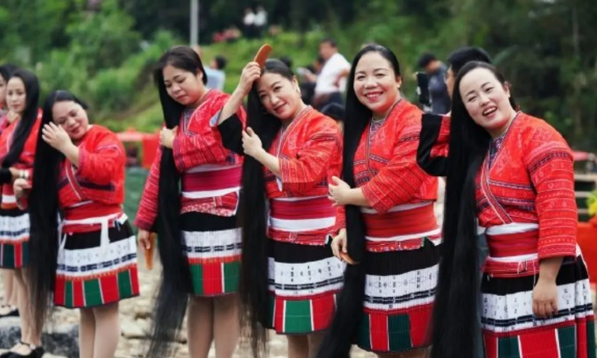 Di China Ada Desa Tersembunyi yang Semua Penduduknya 'Rapunzel'