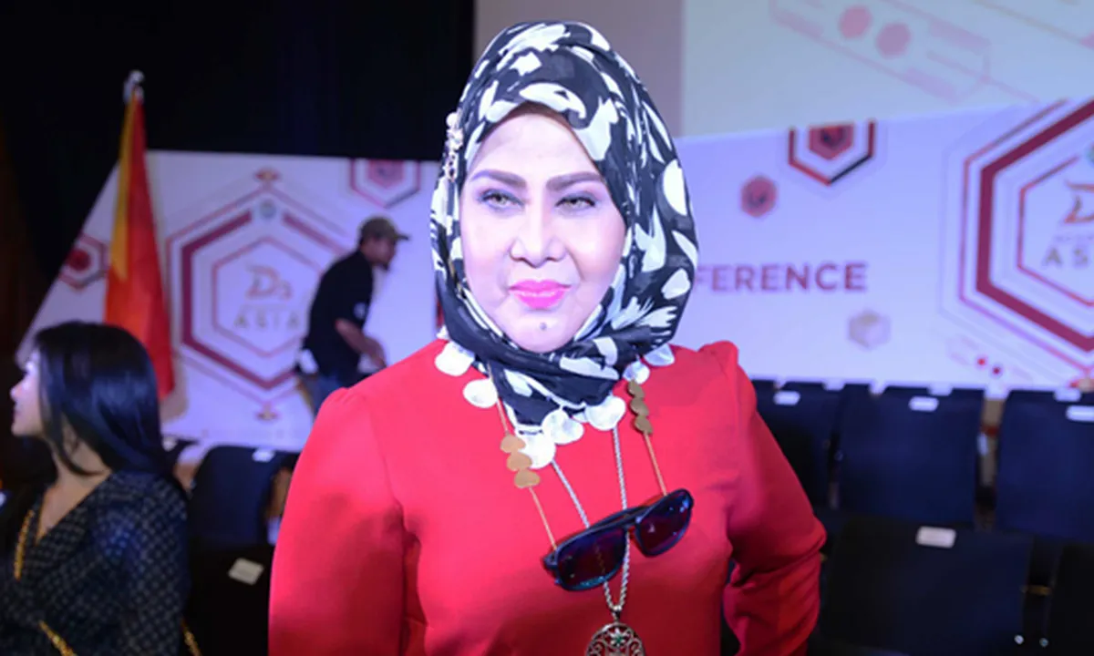 Dikabarkan Meninggal Dunia, Begini Kondisi Terbaru Elvy Sukaesih