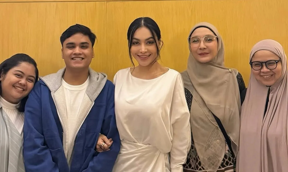 Ditawari Denada Tinggal Bareng, Ressa Rizky Rossano Beri Jawaban Menggantung
