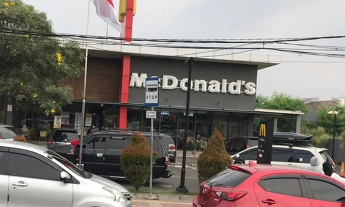 Ditegur Satpol PP, Gerai McDonald's Joglo Hentikan Layanan Ojol 'McD BTS Meal'