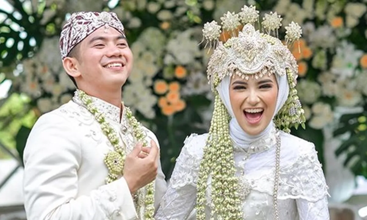 Diterpa Isu Cerai, Paranormal Ini Bongkar Penyebab Pertikaian Rizki DA dan Nadya Mustika