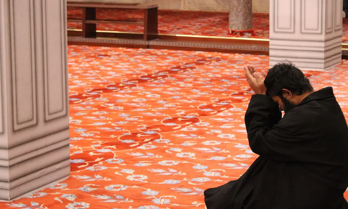 Doa dan Bacaan Dzikir Setelah Sholat Lailatul Qadar, Patut Diamalkan