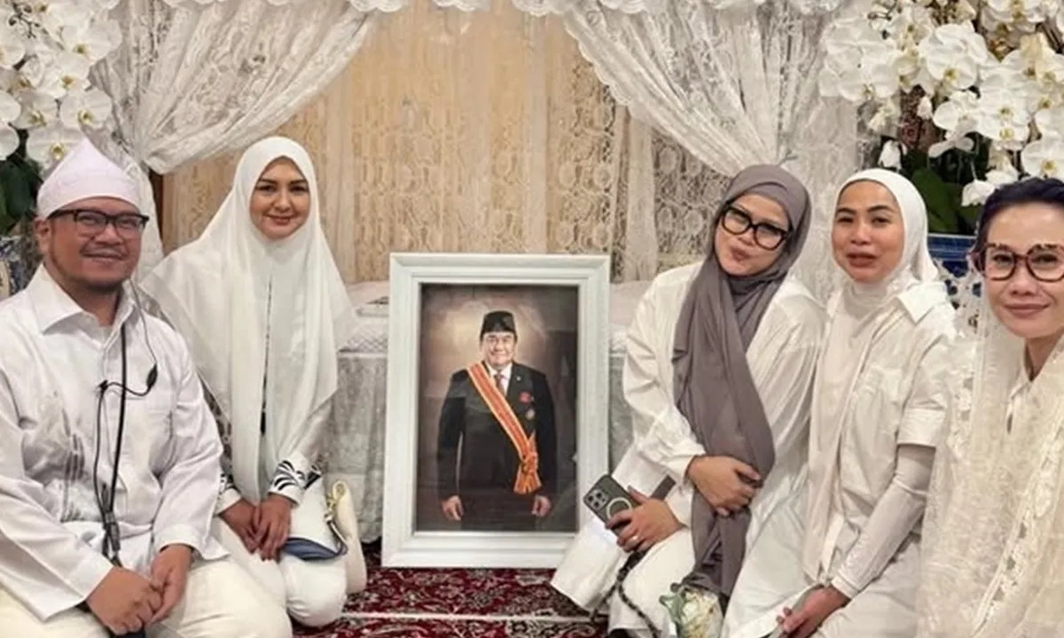 Donna Agnesia Kenakan Hijab saat Hadiri Tahlil 7 Hari Rachmat Gobel, Bikin Pangling