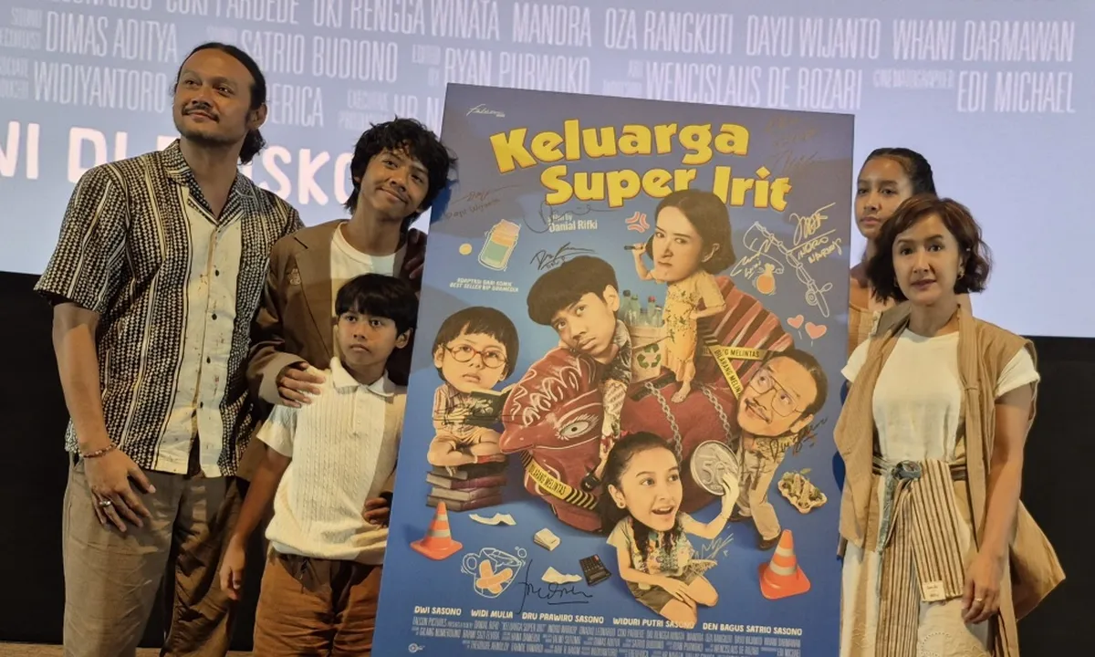 Dwi Sasono Main Bareng Widi Mulia & Tiga Anaknya di film 'KELUARGA SUPER IRIT'