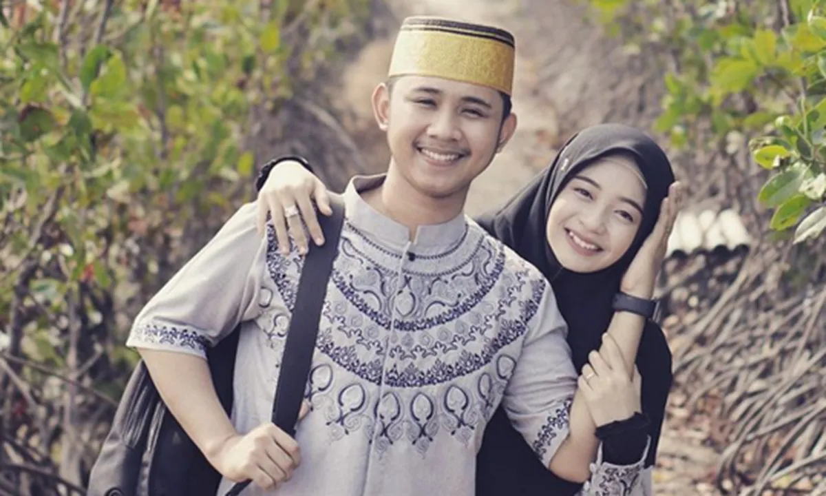 Ega Noviantika Posting Digendong Mesra Rafly DA, Bikin Netizen Gemas dan iri