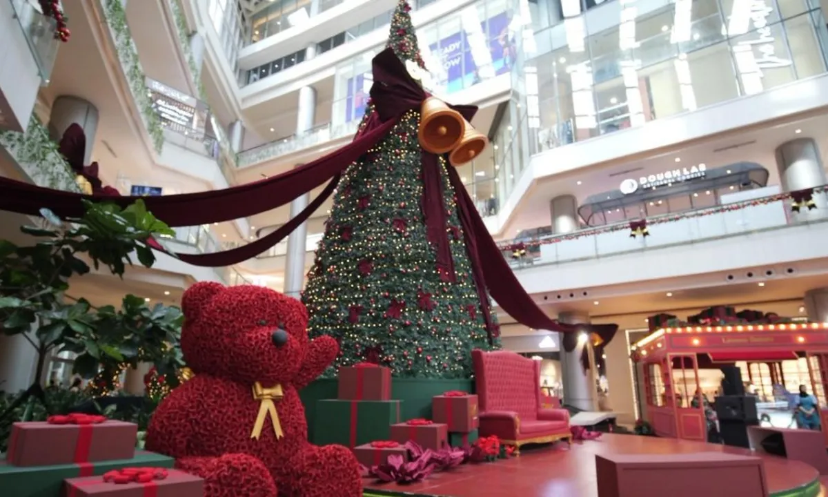 Enchanted Noel di PIK Avenue: Dari Ice Skating sampai Parade Santa