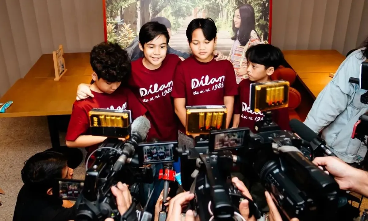 Gala Premiere Film 'DILAN 1983: WO AI NI' Akan Digelar di Bandung, Musisi Beken Bakal Tampil dari Kunto Aji sampai Juicy Luicy