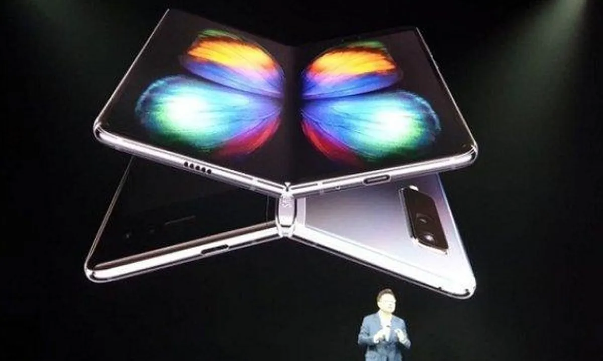 Galaxy Fold, Ponsel Anyar Samsung Yang Harganya Bisa Buat DP Mobil Baru