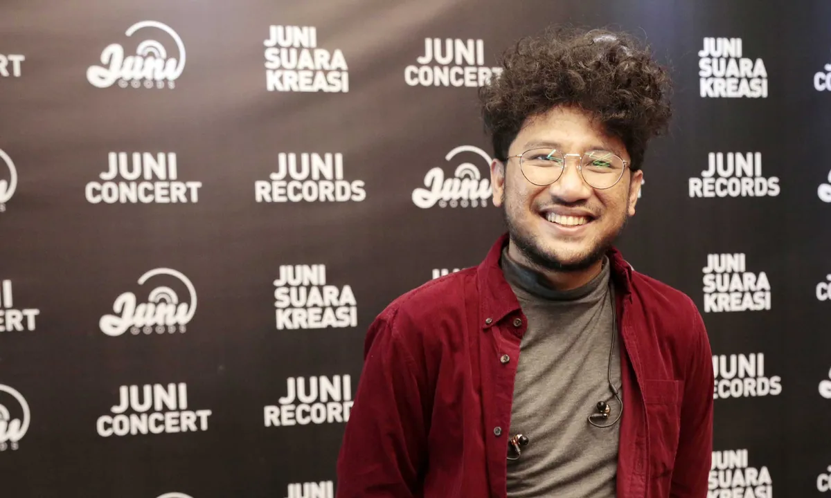 Gandeng Empat Produser, Kunto Aji Hadirkan MANTRA-MANTRA