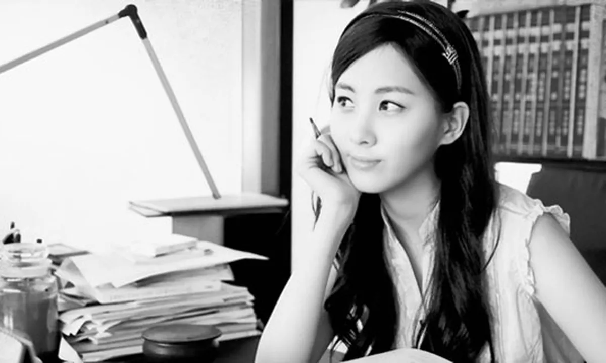 Ganteng dan Cantik, Idol K-Pop Ini Cocok Jadi Kutu Buku!