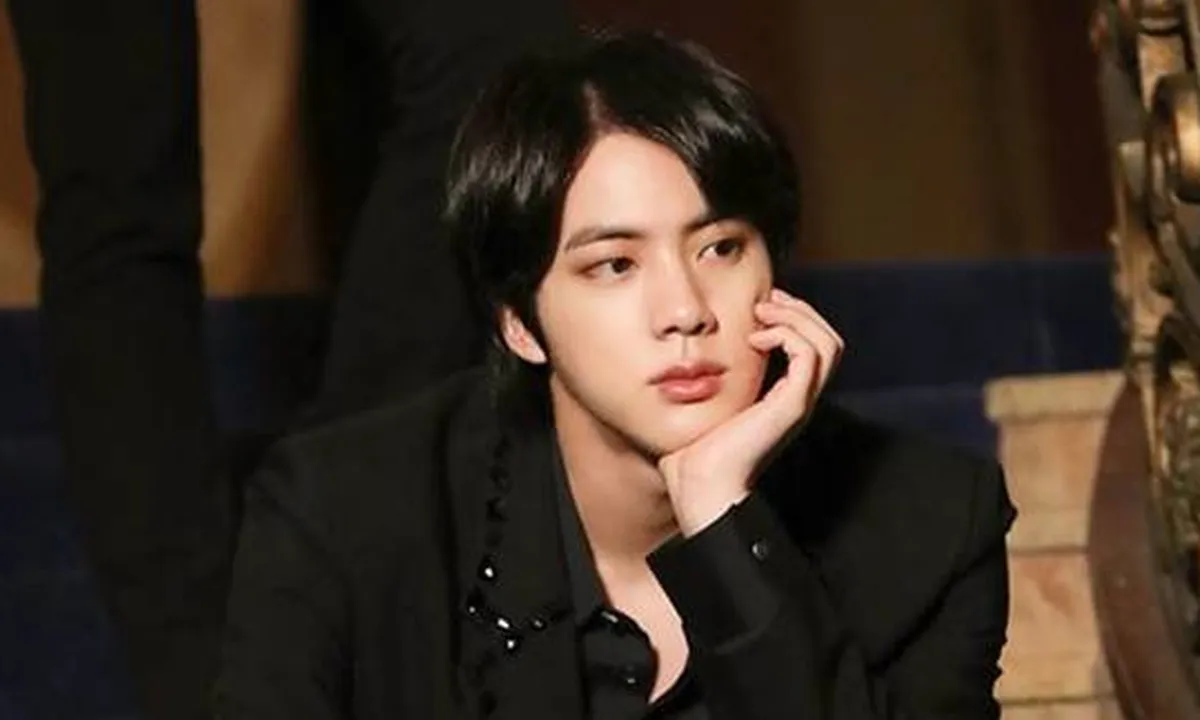 Gantengnya Jin BTS Dibuat Jadi Karakter Webtoon, Seperti Apa?