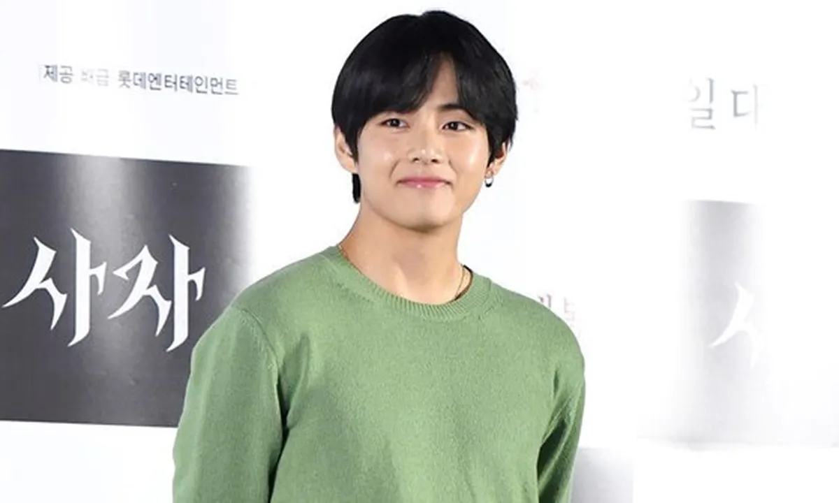 Gara-Gara V BTS, Kemeja Ini Langsung Sold Out Dalam Beberapa Menit