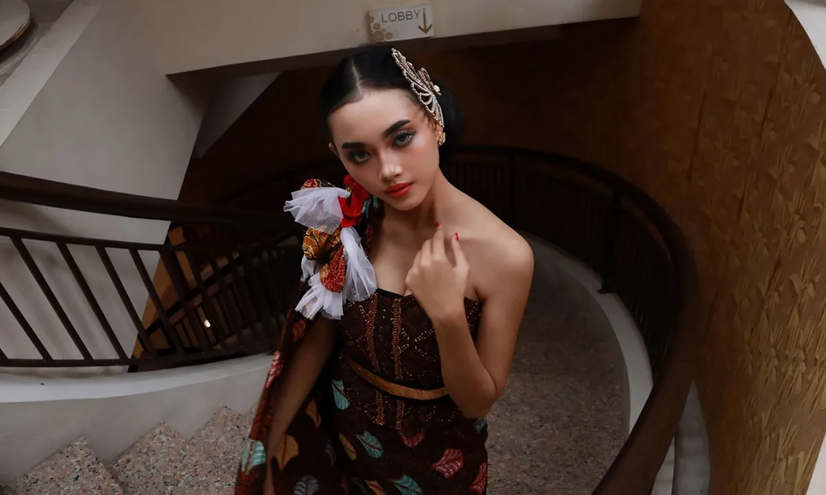 Gaya Kondangan Anak Muda Lebih Trendy dengan 5 Rekomendasi Batik Modern