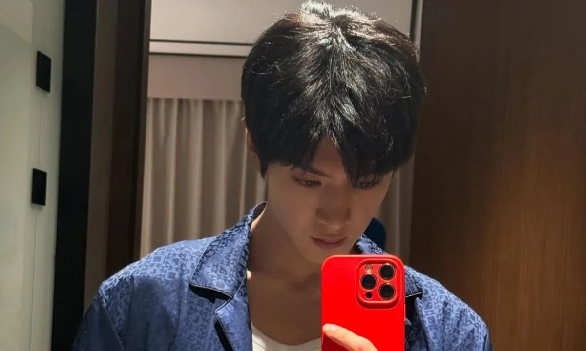 7 Gaya Mirror Selfie Chen Zheyuan, Aura Karismatik - Vibe Boyfriend Material