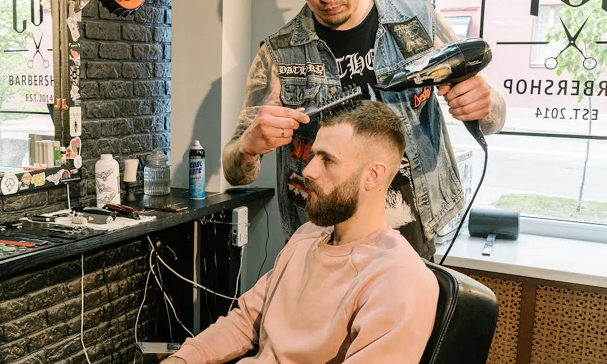 Gaya Rambut Burst Fade yang Jadi Tren Modern, Lengkap dengan Tips Perawatan