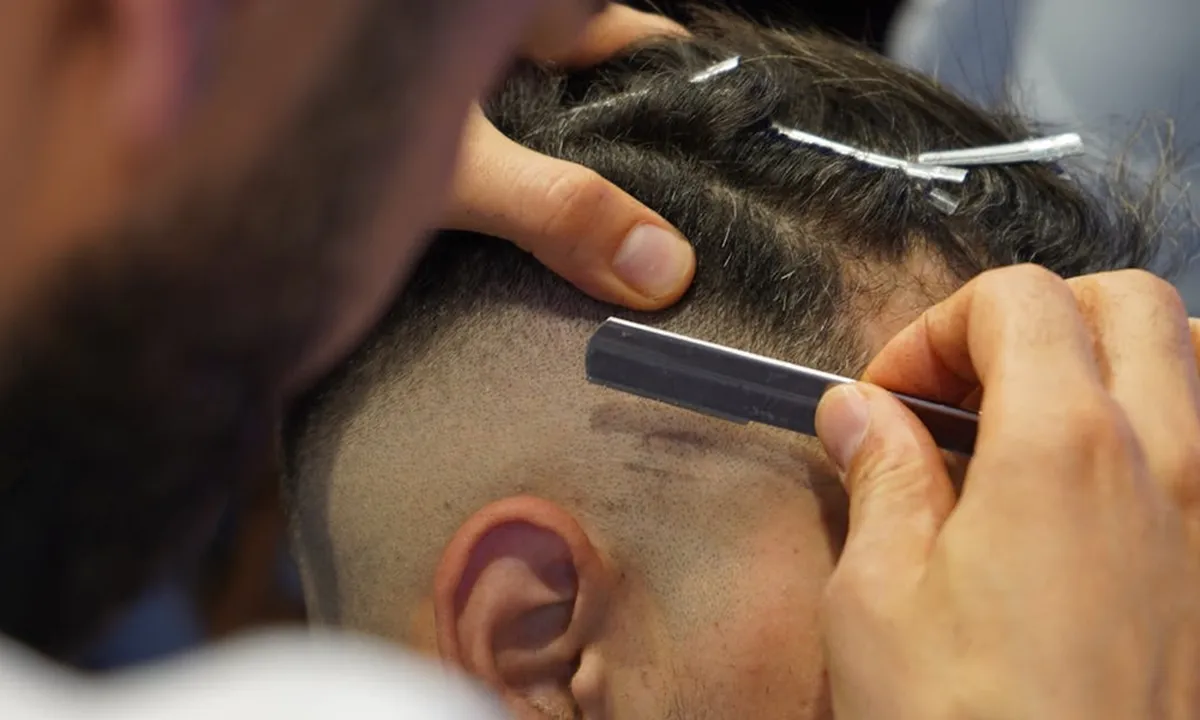 Gaya Rambut Undercut Slick Back: Jenis Rambut yang Cocok - Tips Perawatan dan Cara Styling yang Tepat