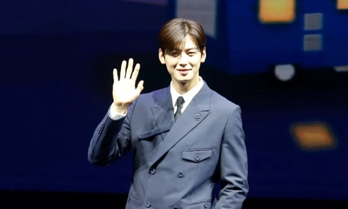 Gelar Fanmeeting Malam Ini, Cha Eun Woo Akan Bermain Piano