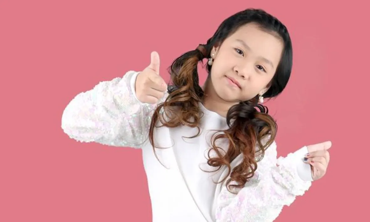 'Get Over It' Jadi Cara Rayvelin Perangi Bullying