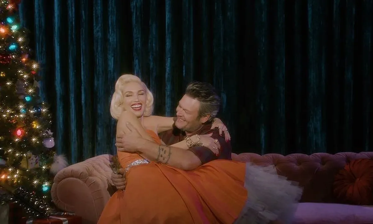 Gwen Stefani Rilis Lagu Natal Romantis Bareng Blake Shelton