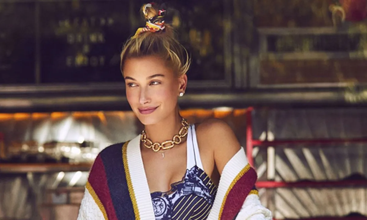 Hailey Baldwin Tanggapi Haters yang Belum Move On Dari Selena Gomez