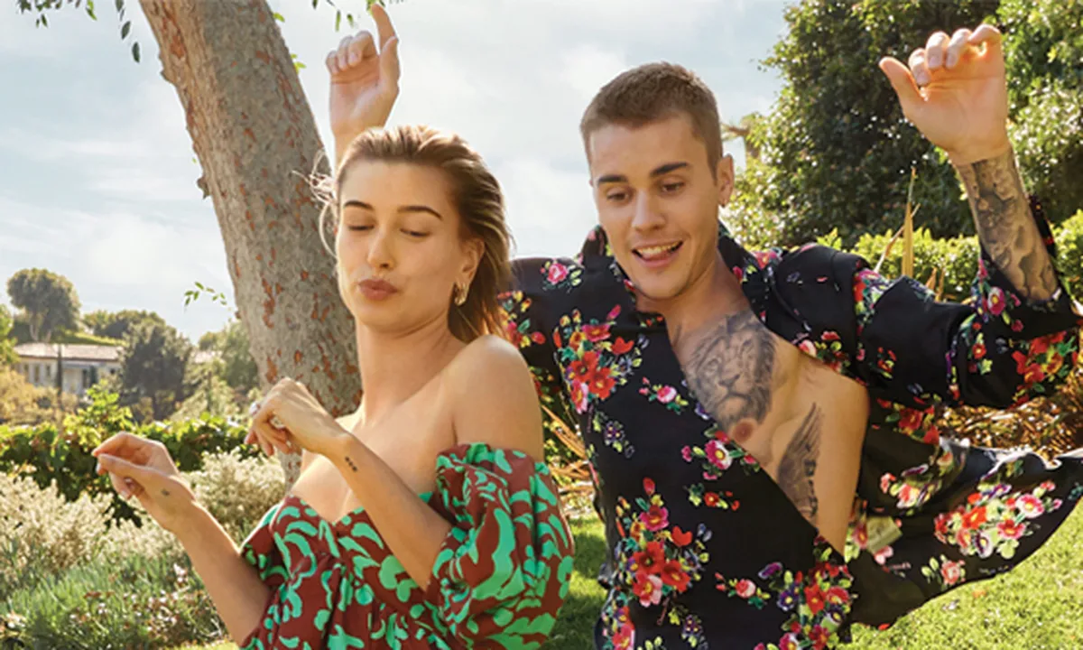 Hailey Baldwin Ungkap Momen Romantis Saat Justin Bieber Melamarnya