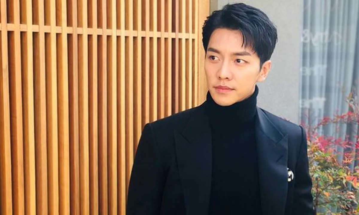 Hari Terakhir Lee Seung Gi di Jogja, Makan di Lesehan dan Main Egrang