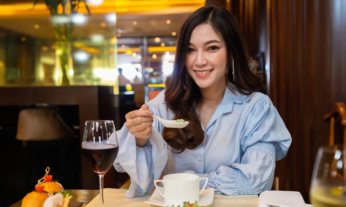 Holiday Dinner Tanpa Takut Lipstik Luntur, Rahasia Bibir Cantik Ada di Sini Lho!