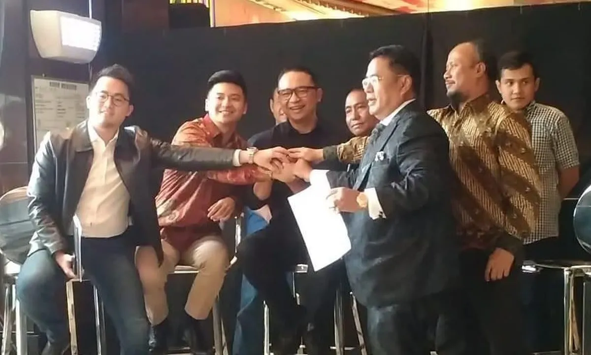 Hotman Paris 'Damaikan' Tuntutan Garuda pada Youtuber Rius Vernandes