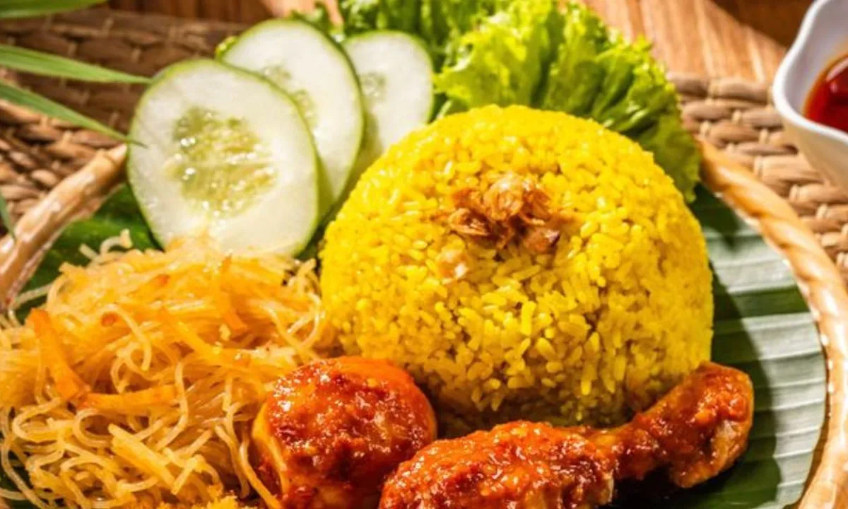 Ini Dia Solusinya Supaya Nasi Kuning Tidak Cepat Basi