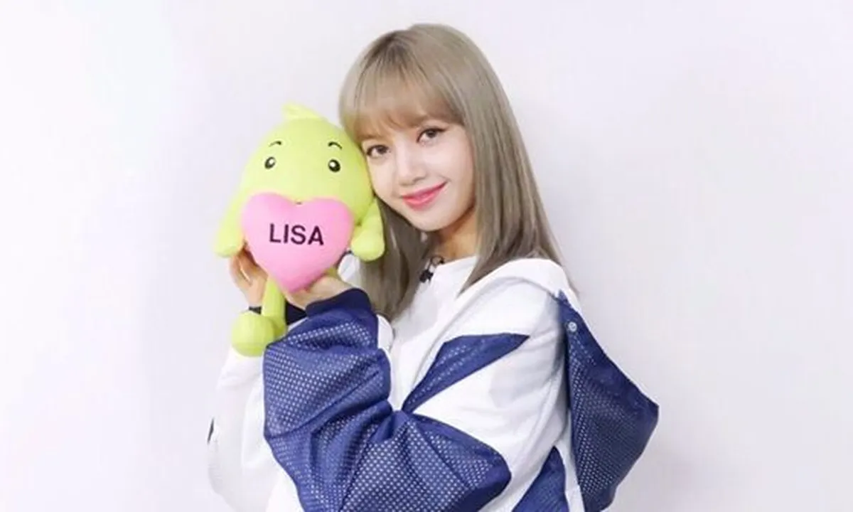 Inikah Kode Lisa BLACKPINK Bakal Rilis Lagu Solo?