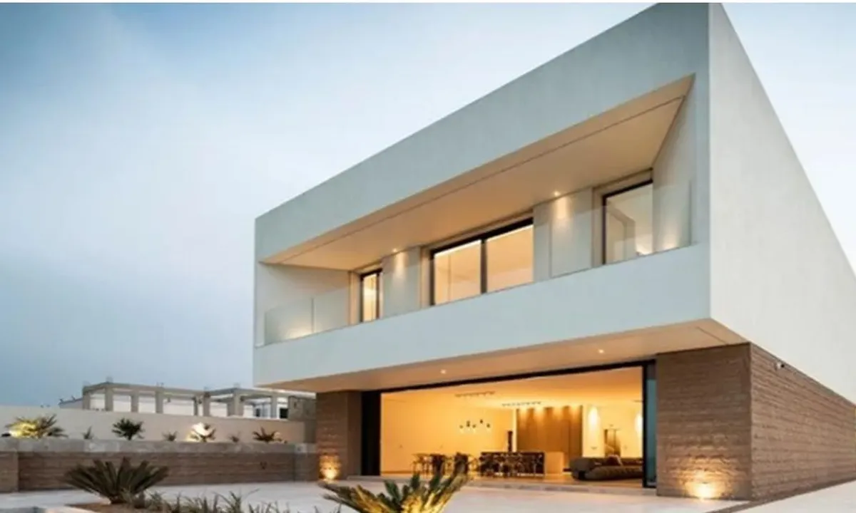 Inspirasi Desain Rumah Minimalis Modern dengan Kolam Renang yang Elegan