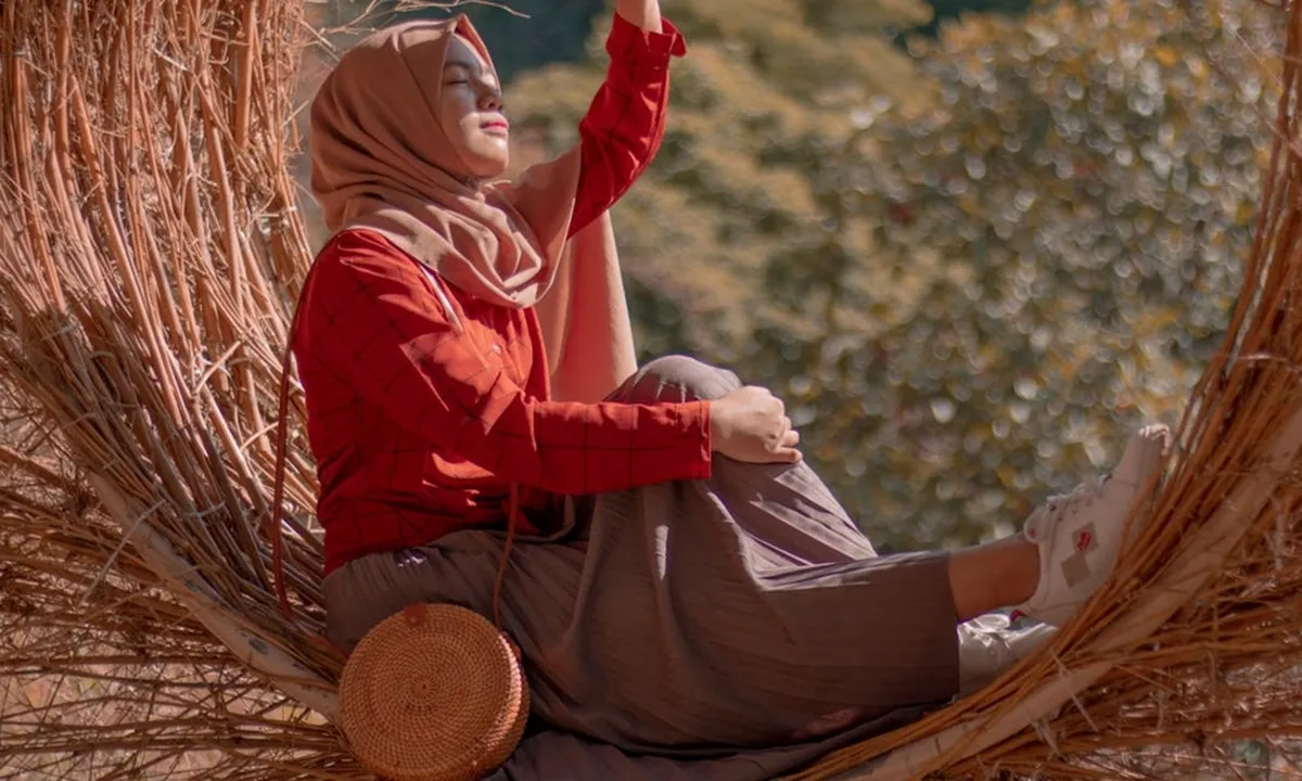 Inspirasi OOTD Hijab Simple untuk Hangout yang Nyaman dan Stylish