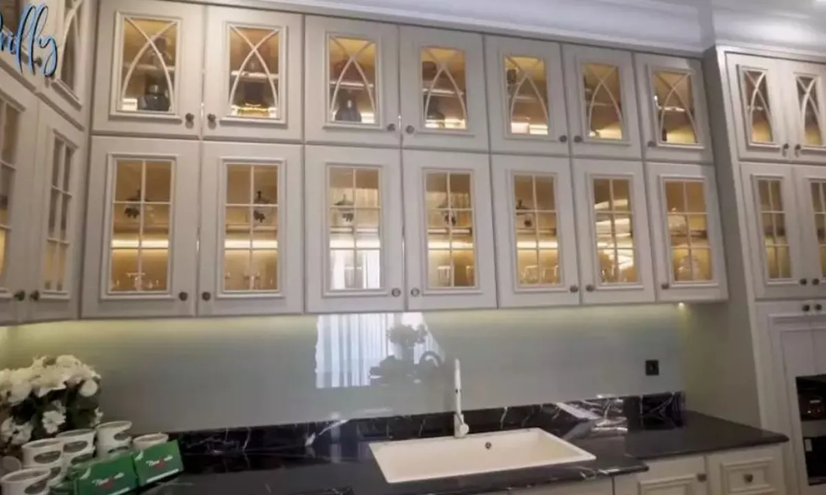Intip Dapur Mewah Prilly Latuconsina, Perpaduan Elegan Antara Gaya Klasik dan Modern