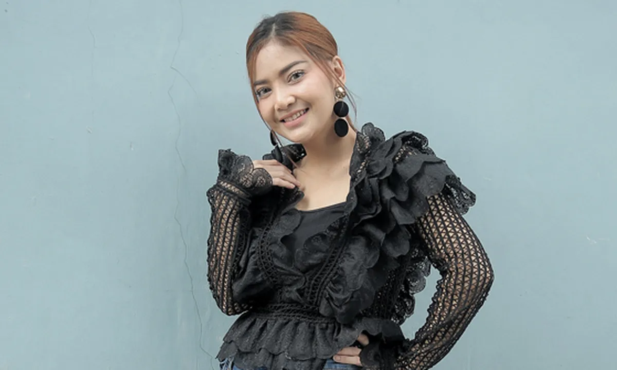 Irma Dharmawangsa Dibuat Melayang dengan Perhatian Irfan Sbaztian
