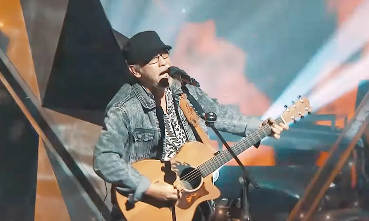 Iwan Fals Goyang Asyik di Konser Kemenangan D'Star 2019