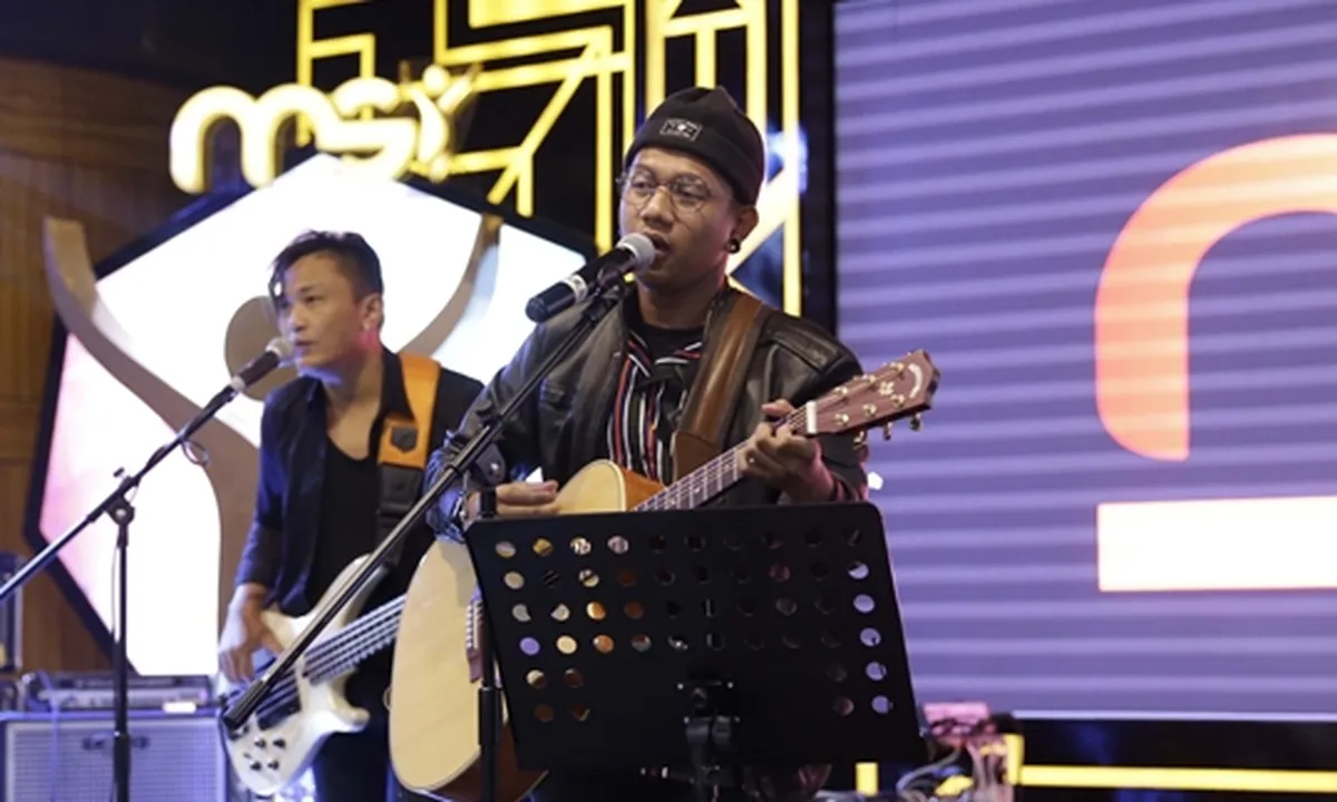 Jalani Debut, Chandra Aditya Rilis Single Ciptaan Charly Van Houten