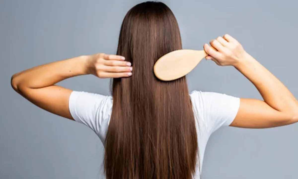 11 Penyebab Rambut Rontok Berlebihan, Berisiko Alami Kebotakan