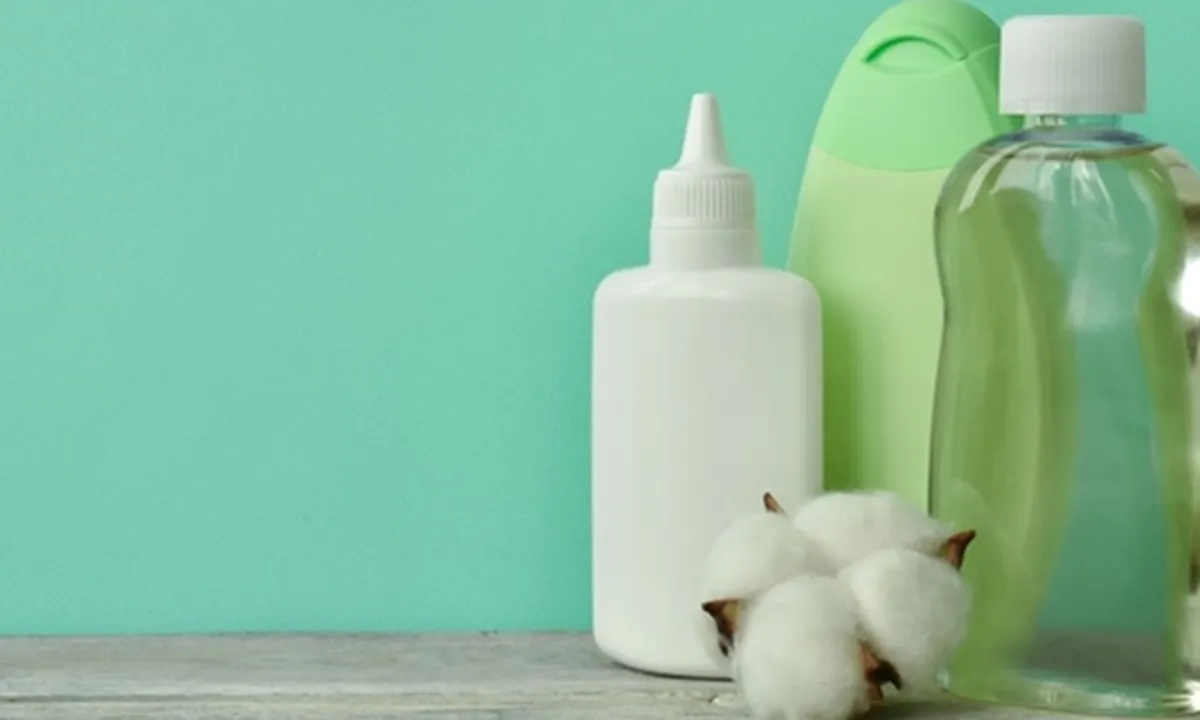 Banyak yang Nggak Tahu, Ternyata Ini 8 Manfaat Baby Oil yang Sebenarnya