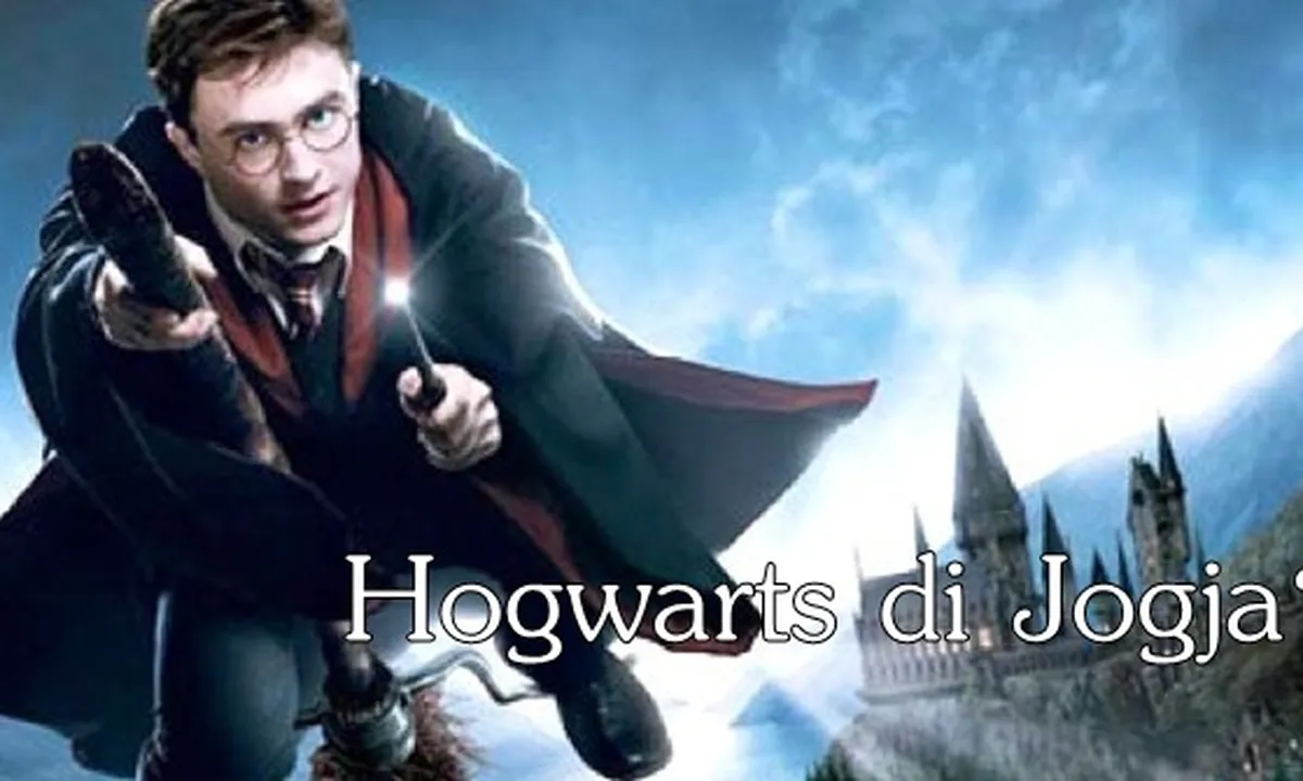 Jogja Rasa Hogwarts, Wanita Ini Naik Motor atau Mau Terbang?