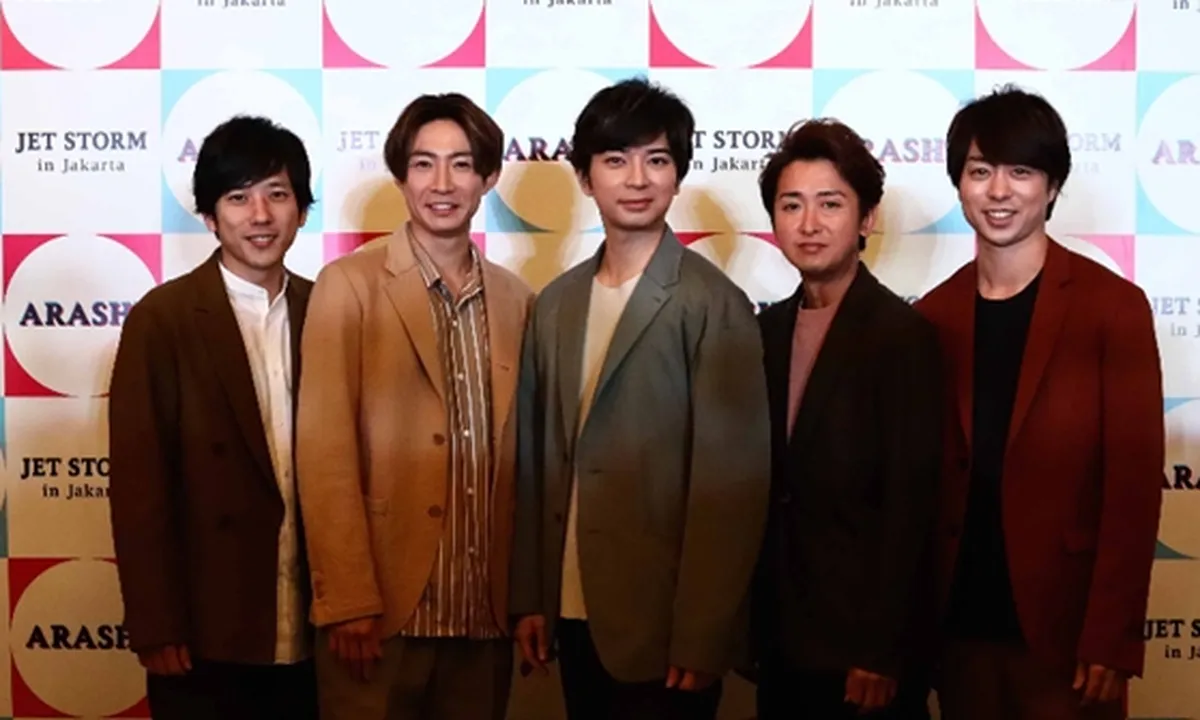 Jumpa Pers Pertama Arashi di Jakarta, Diserbu Ratusan Fans!
