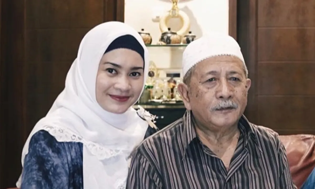 Kabar Duka, Ayahanda Ikke Nurjanah Meninggal Dunia