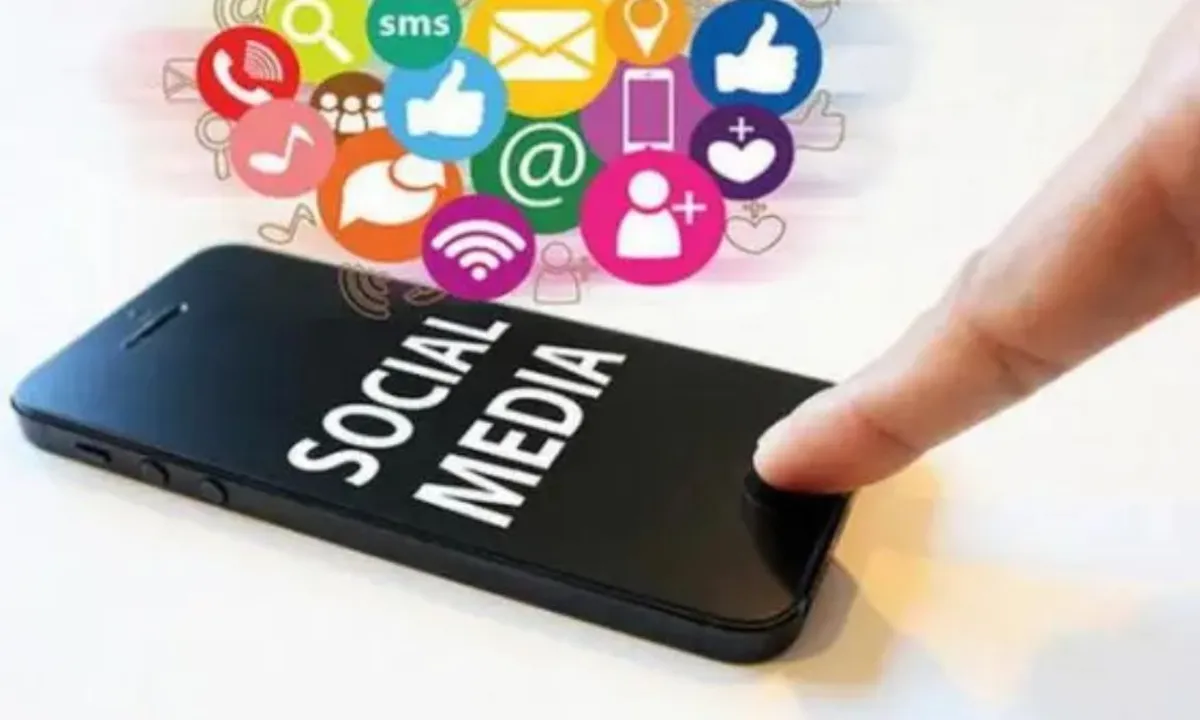 Karakter Menarik Orang yang Jarang Update Status di Media Sosial