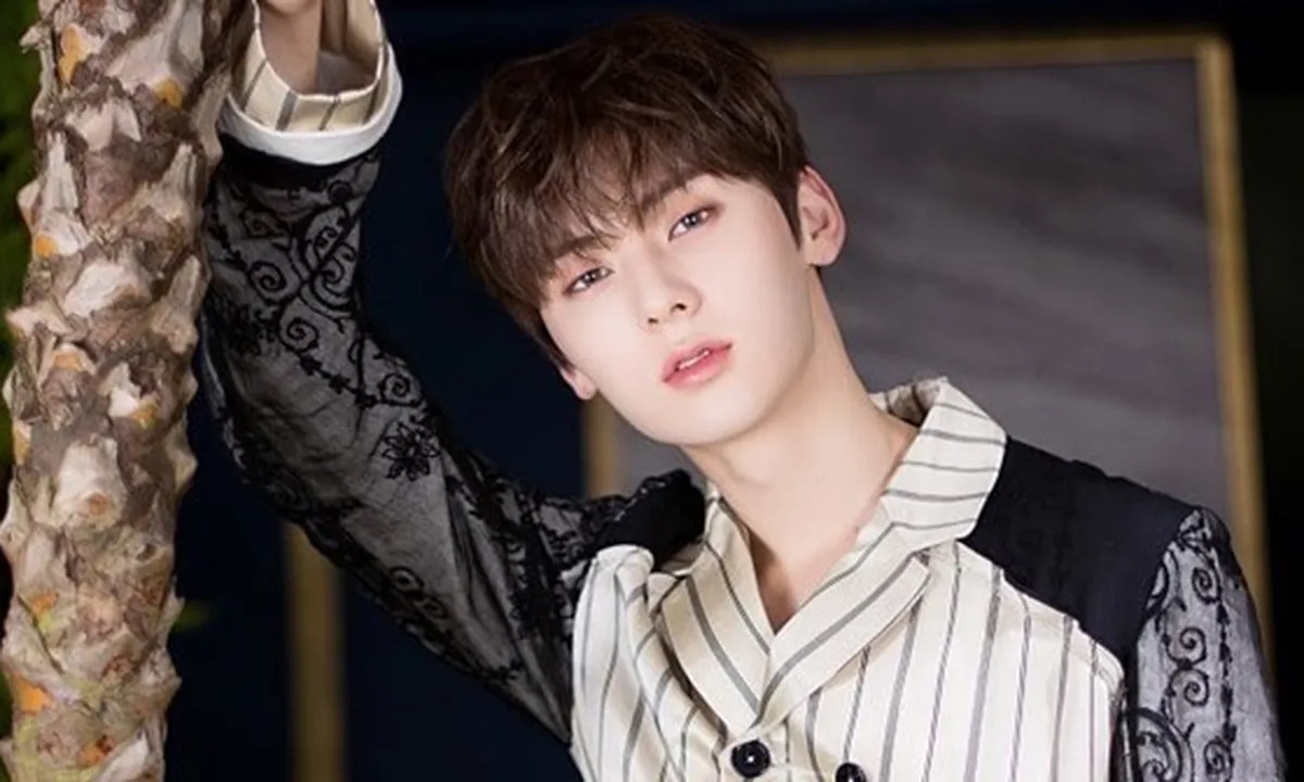 Kecanduan, Minhyun NUEST Punya Lebih Dari 50 Botol Parfum Untuk Dirinya!