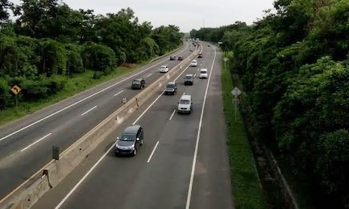 Kecelakaan Beruntun di Tol Cipularang, Ada yang Terbakar dan Bikin Kendaraan Mengular